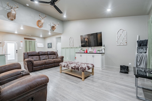 living room with vaulted ceiling, light hardwood / wood-style floors, and ceiling fan