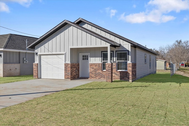 view of front facade with a garage and a front lawn