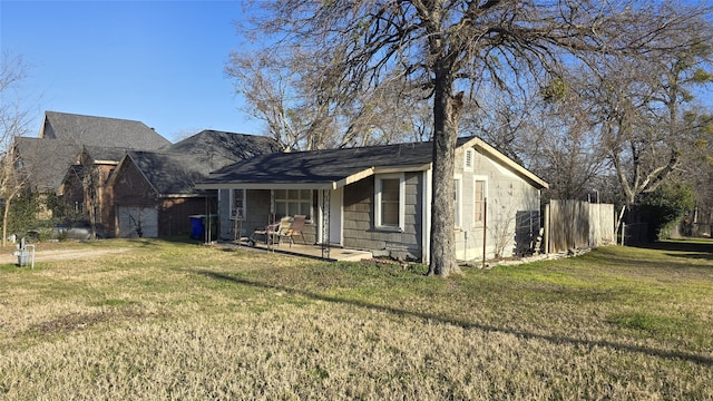 view of front of property featuring a front lawn and covered porch