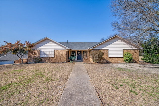 single story home with a front lawn