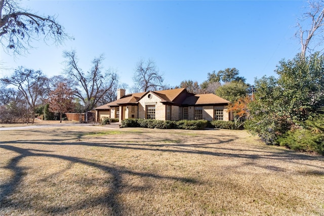 ranch-style home with a front yard