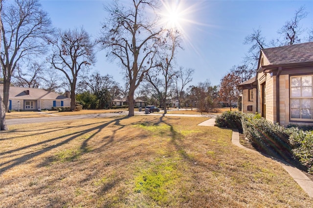 view of yard with a residential view