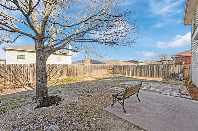 view of yard featuring a patio area