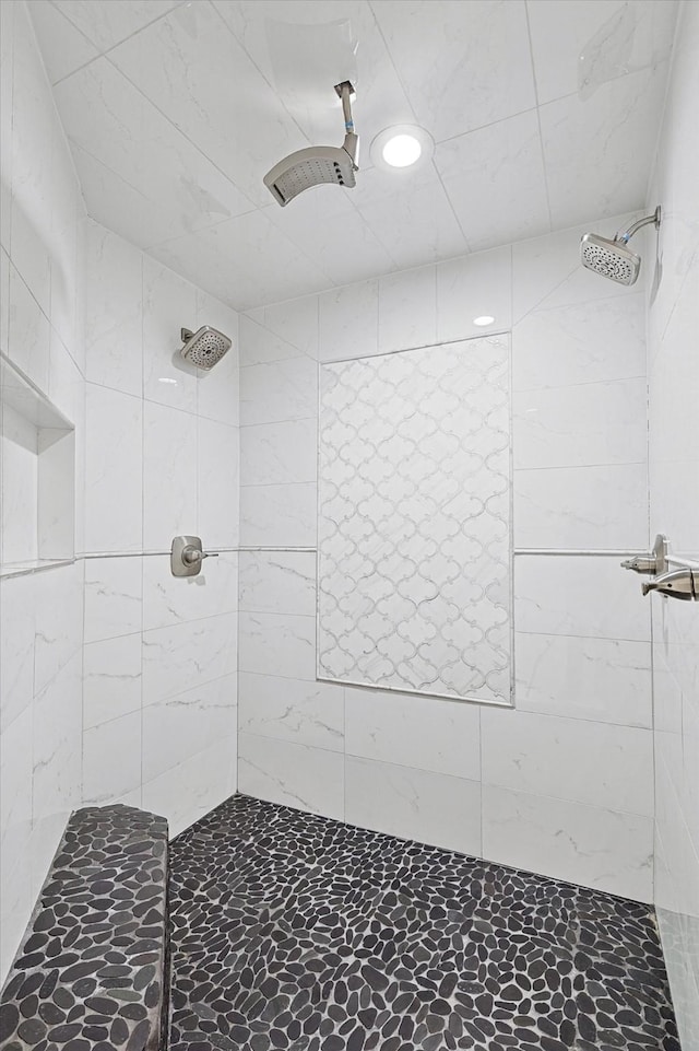 bathroom featuring tiled shower