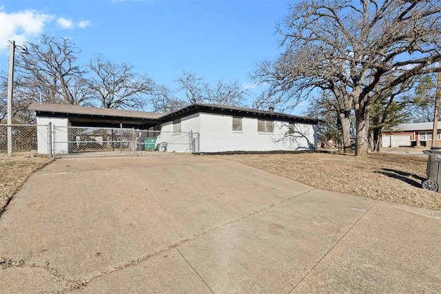 view of front facade featuring a carport