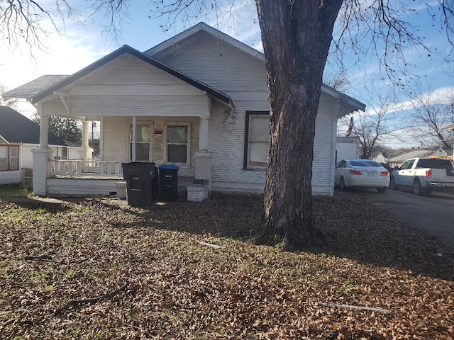 view of front of house with a porch