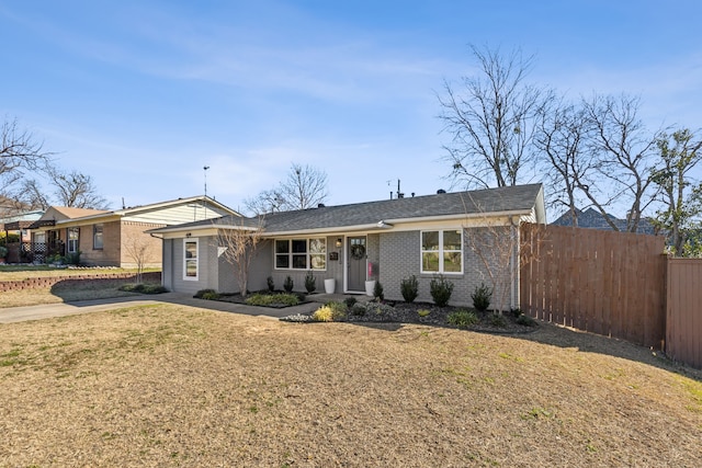 single story home with a front lawn