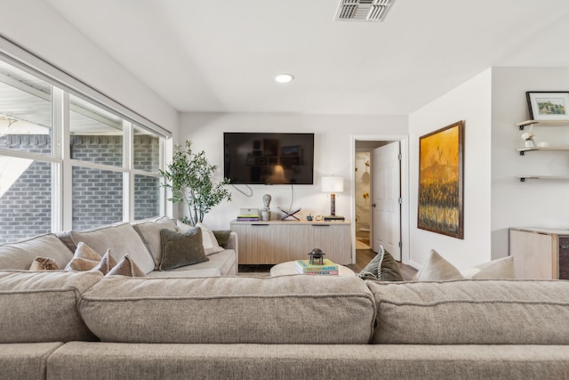 living area featuring baseboards, visible vents, wood finished floors, and recessed lighting