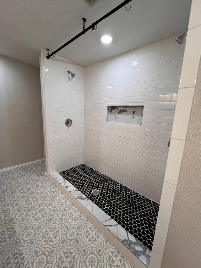 bathroom featuring tiled shower