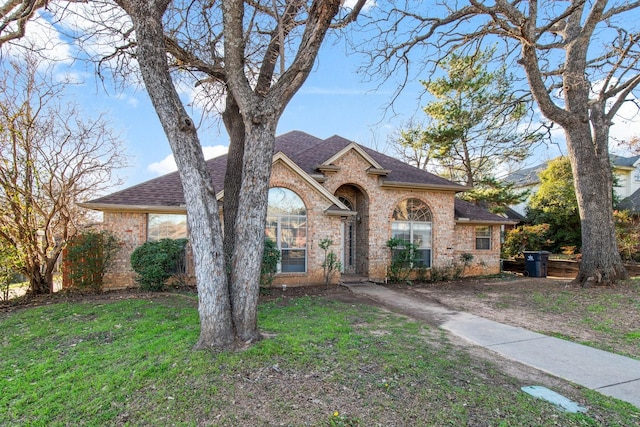 view of front of house with a front yard