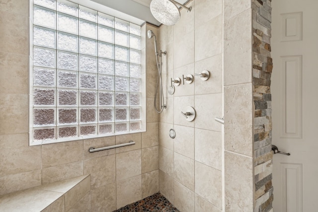 bathroom featuring tiled shower