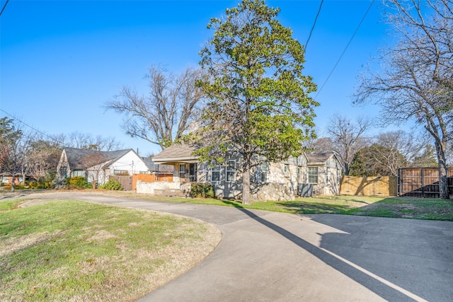 view of front of property with a front lawn