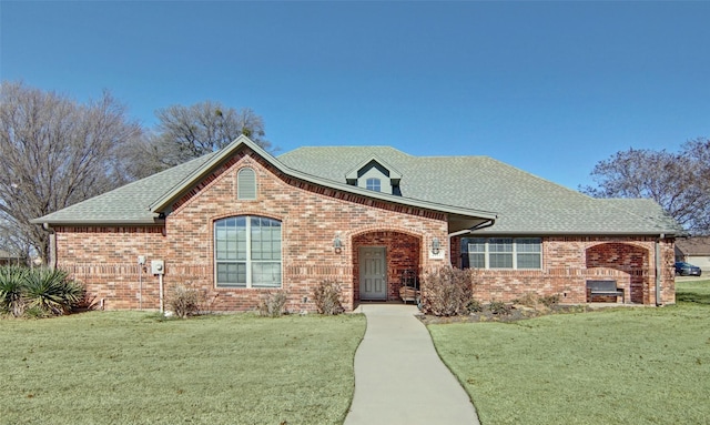 view of front of house with a front lawn