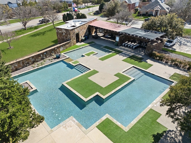 view of swimming pool