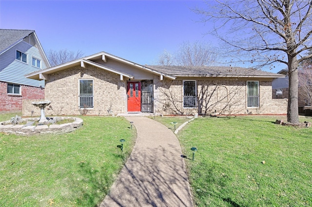 view of front of home featuring a front yard