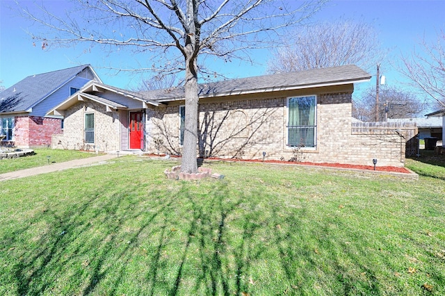 view of front of home featuring a front lawn