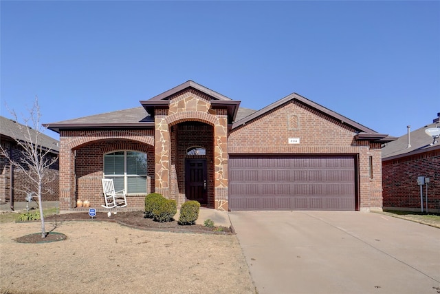 view of front facade featuring a garage