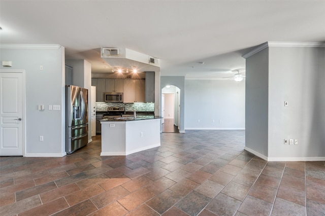 kitchen with tasteful backsplash, ceiling fan, stainless steel appliances, and crown molding