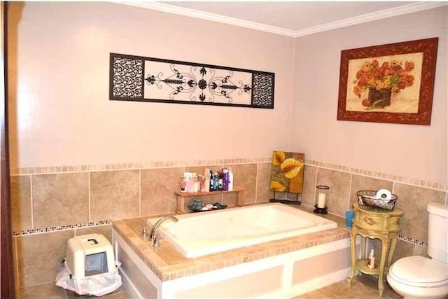 bathroom featuring ornamental molding, toilet, and a washtub