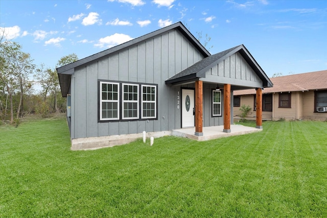 view of front of house with a front yard