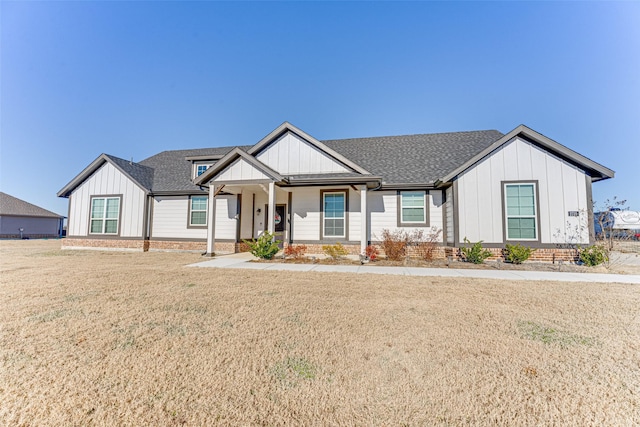 view of front facade with a front lawn and covered porch