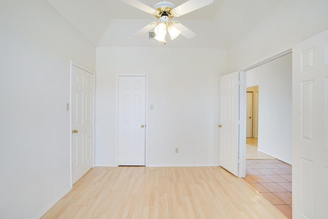 empty room featuring lofted ceiling, light hardwood / wood-style floors, and ceiling fan