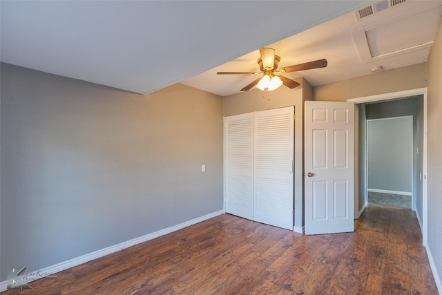 unfurnished bedroom featuring dark hardwood / wood-style floors, a closet, and ceiling fan