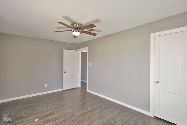 empty room featuring dark wood-type flooring and ceiling fan