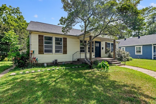 view of front of property with a front lawn