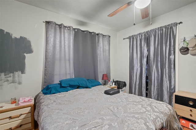 bedroom with ceiling fan