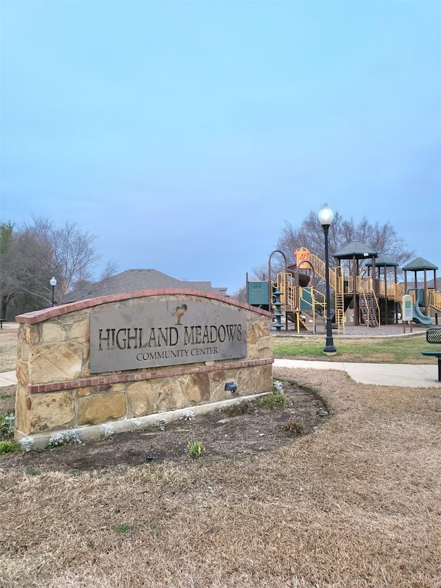 view of community / neighborhood sign