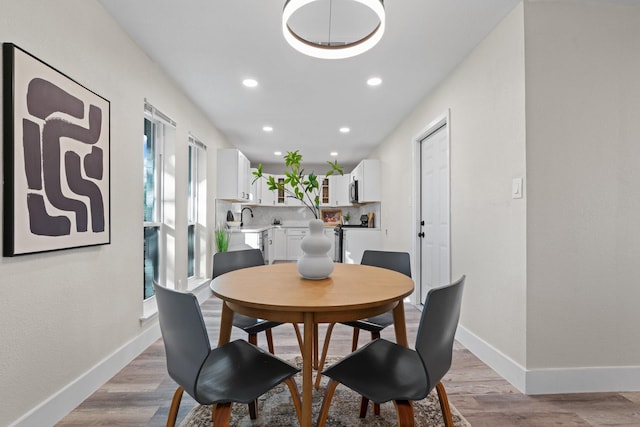 dining room with sink and light hardwood / wood-style floors