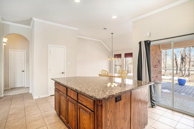 dining space featuring ornamental molding, light colored carpet, and an inviting chandelier