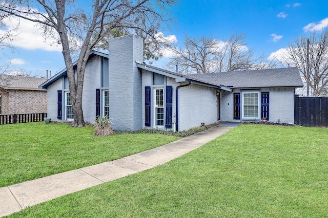 single story home featuring a front lawn