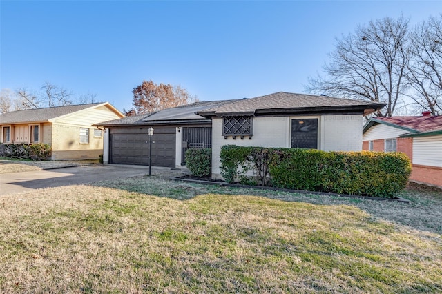 view of front facade with a garage and a front lawn