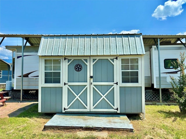 view of outdoor structure with a yard