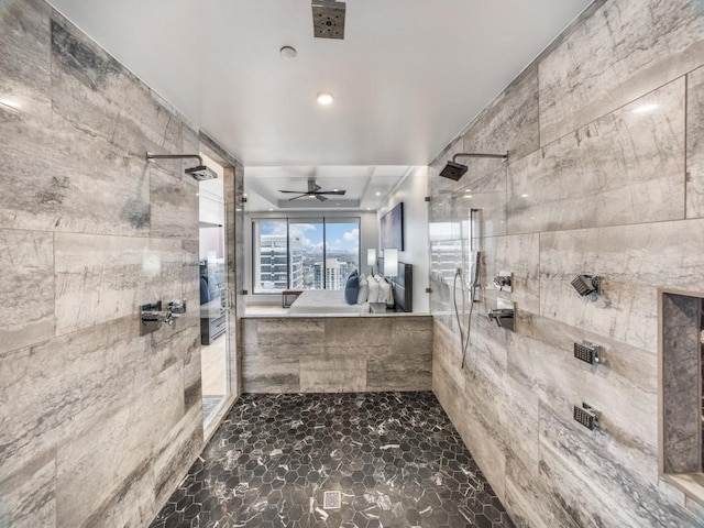 bathroom featuring a tile shower and ceiling fan