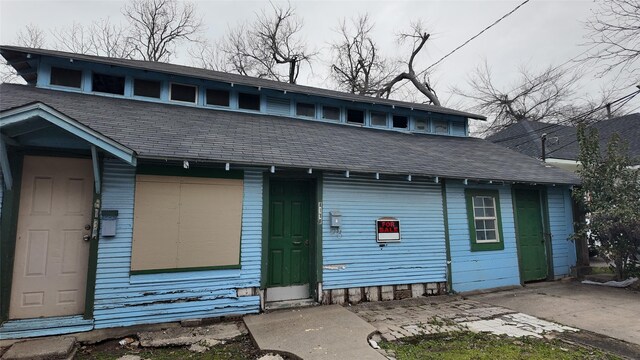 view of front of property