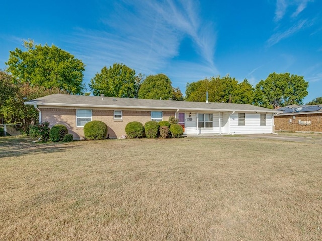 single story home with a front yard