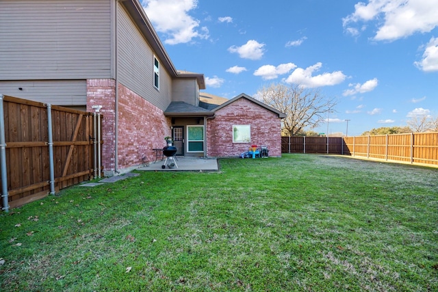 view of yard with a patio area