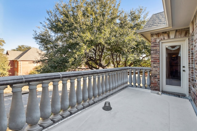 exterior space featuring a balcony