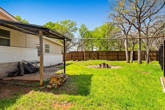 view of yard with a patio area