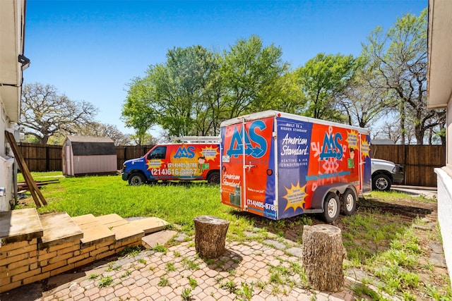 view of yard with a shed