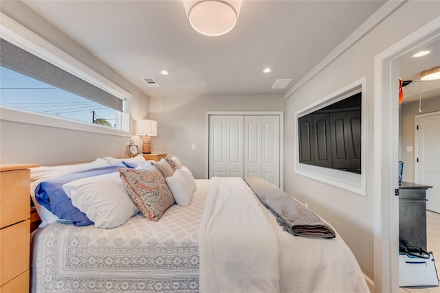 bedroom featuring a closet