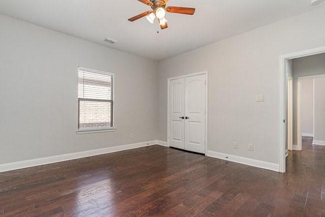 unfurnished room with dark hardwood / wood-style floors and ceiling fan