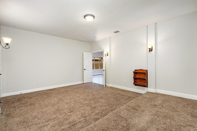 spare room with dark wood-type flooring and ceiling fan