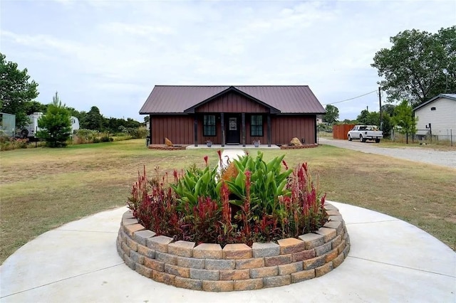 view of front of house with a front yard