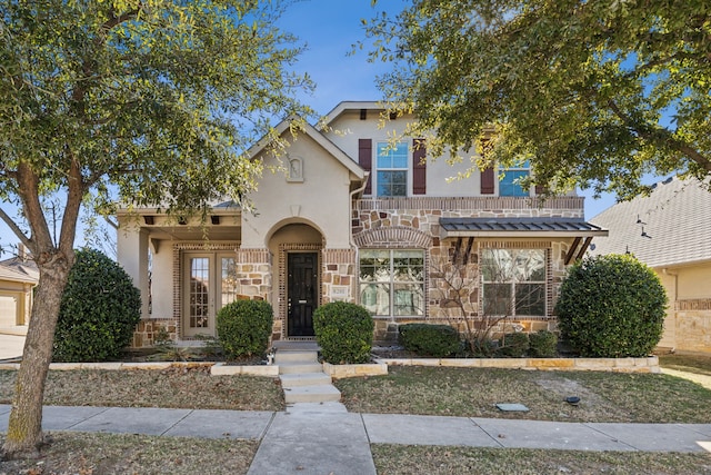 view of front of home featuring a balcony