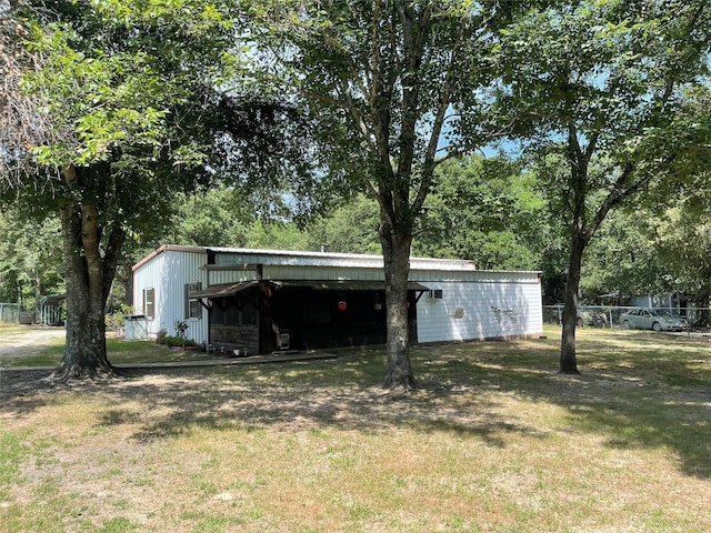 exterior space featuring a yard