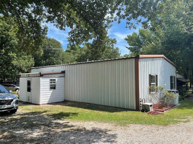 exterior space featuring a lawn